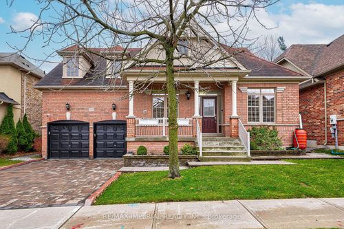 1054 Bob Scott Crt, Newmarket, ON, L3X3L7 | Card Image