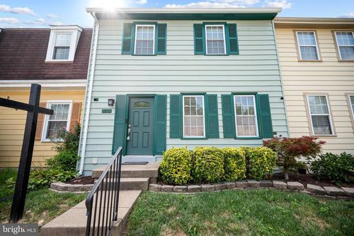 8220 Stationhouse Ct, LORTON, VA, 22079-1204 | Card Image