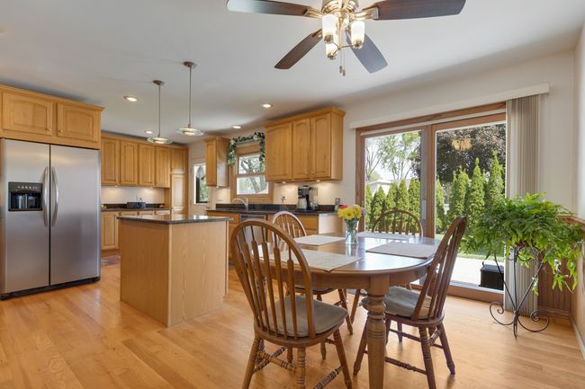 298 Fern Dr, House other with 3 bedrooms, 2 bathrooms and 2 parking in Elk Grove Village IL | Image 5