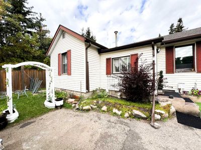 3618 44 St, House detached with 2 bedrooms, 1 bathrooms and 1 parking in Ponoka AB | Image 1