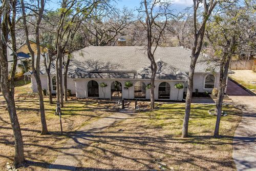 420 Lake Louise Ct, Fort Worth, TX, 76103-1022 | Card Image