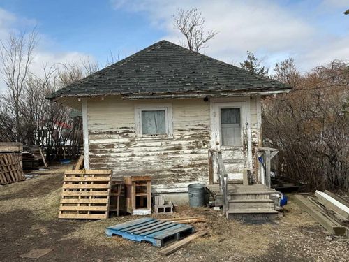 121 2 St N, Vulcan, AB, T0L2B0 | Card Image