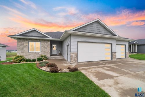119 Central Park Ct, Harrisburg, SD, 57032-2548 | Card Image