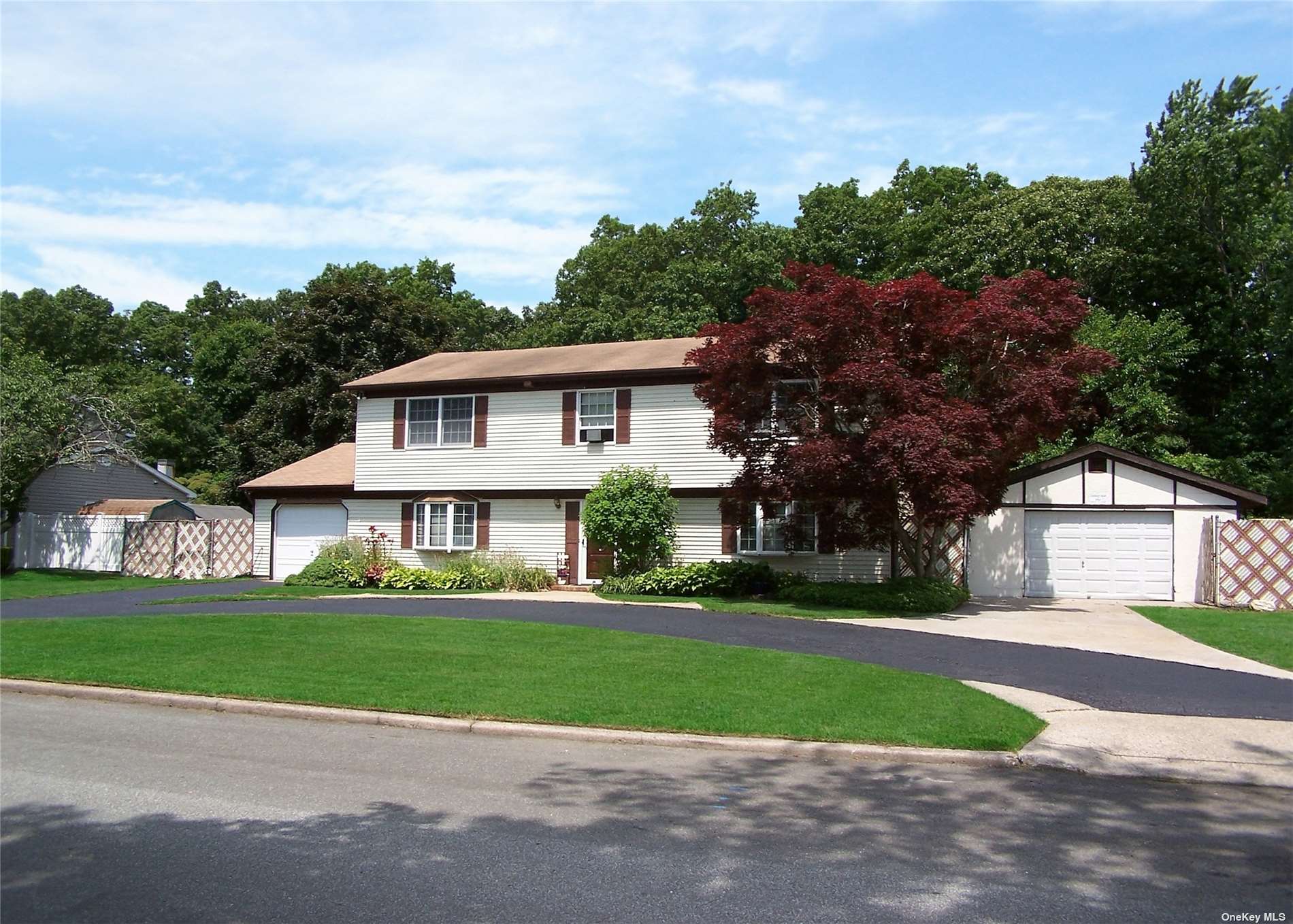 Millbury Ln, South Setauket, NY 11720
