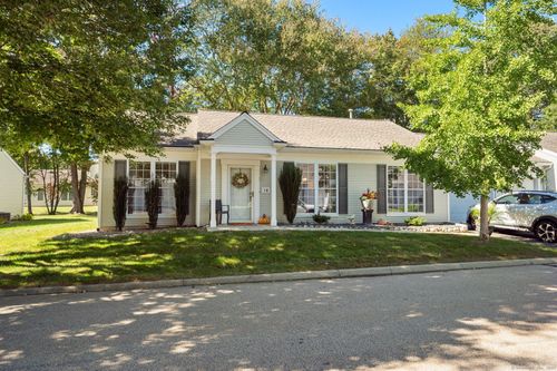 16 Beechwood Dr, Waterford, CT, 06385-1223 | Card Image