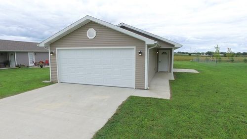 2705 E Johnson Drive Drive, Nevada, MO, 64772 | Card Image