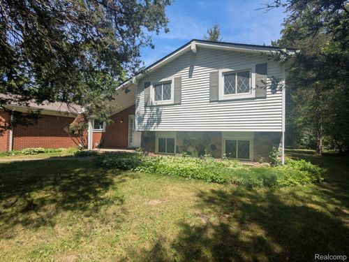 3211 Mccluskey, Pinckney, MI, 48169-9317 | Card Image