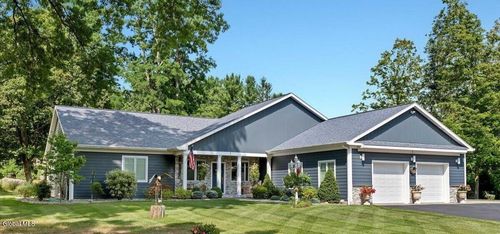 7 Nott Rd, Guilderland, NY, 12084-9529 | Card Image