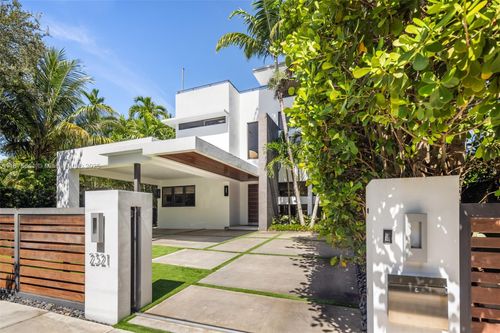 2321 Trapp Ave, Miami, FL, 33133-3944 | Card Image