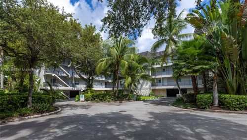 apt-108-6815 Edgewater Dr, Coral Gables, FL, 33133-7001 | Card Image