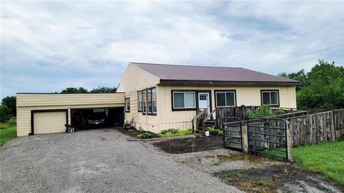 23515 E 1200 Rd, Pleasanton, KS, 66075-8307 | Card Image