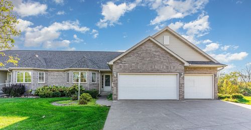 912 Aurora Cir, Red Wing, MN, 55066-1328 | Card Image