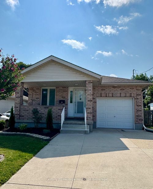 28 Teeple St, Woodstock, ON, N4S3Y7 | Card Image
