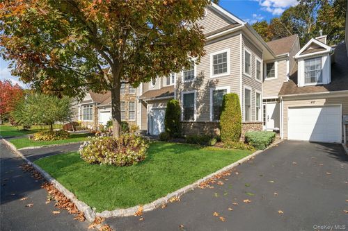 40 Eagle Cir, Bohemia, NY, 11716-4608 | Card Image