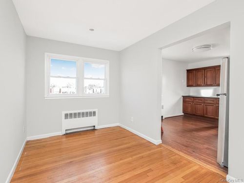 226 Kingston Ave, Yonkers, NY, 10701-6302 | Card Image