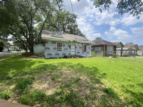 1705 Bolivar St, Beaumont, TX, 77701-6946 | Card Image