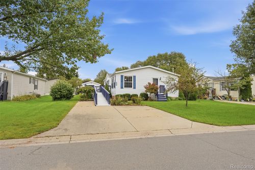 5486 Spring Creek Dr, Howell, MI, 48843-7386 | Card Image