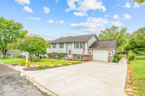 111 Tracy Ln, Oak Ridge, TN, 37830-6684 | Card Image