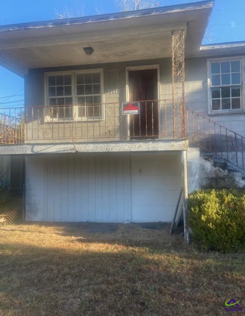 2202 E 39th St, savannah, GA, 31404-3833 | Card Image