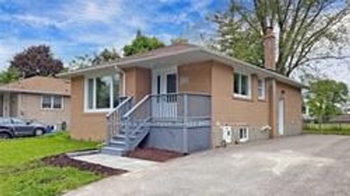 133 Harrison Dr, Newmarket, ON, L3Y4P5 | Card Image