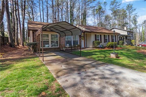 811 Longfellow Ct, Stone Mountain, GA, 30088-1912 | Card Image