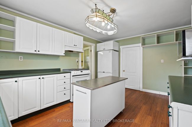 87 King St, Home with 2 bedrooms, 2 bathrooms and 3 parking in Port Colborne ON | Image 6
