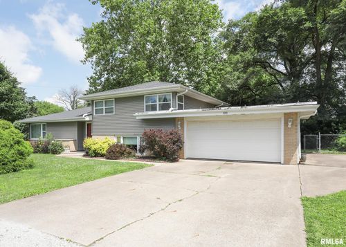 108 W 15th Ave, Coal Valley, IL, 61240-9806 | Card Image