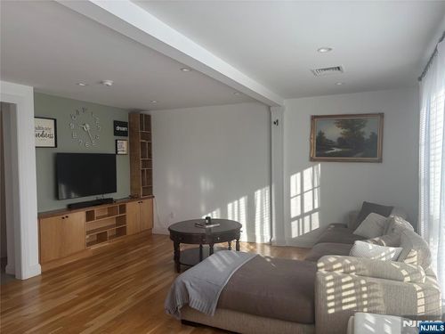 332 Lafayette Ave, Hawthorne, NJ, 07506-2506 | Card Image