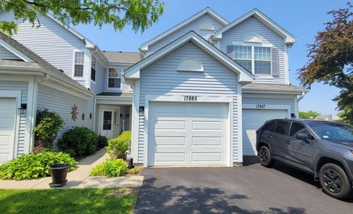 17885 W Salisbury Dr, Gurnee, IL, 60031-5201 | Card Image