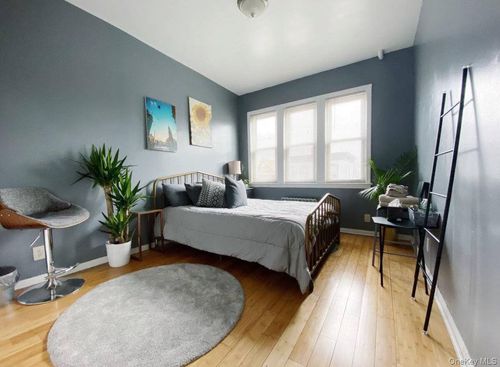 41 55th St, Woodside, NY, 11377-4643 | Card Image