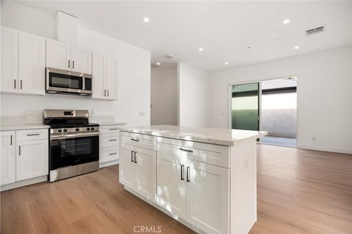 6935 Jellico Ave, Lake Balboa, CA, 91406-4337 | Card Image