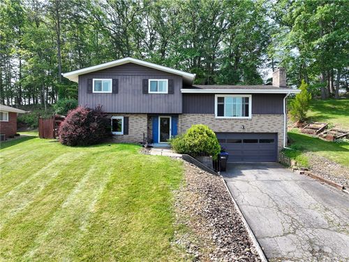 215 Columbia Dr, Aliquippa, PA, 15001-1526 | Card Image