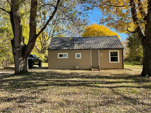 2913 Warren Dr, Uniontown, OH, 44685-8804 | Card Image