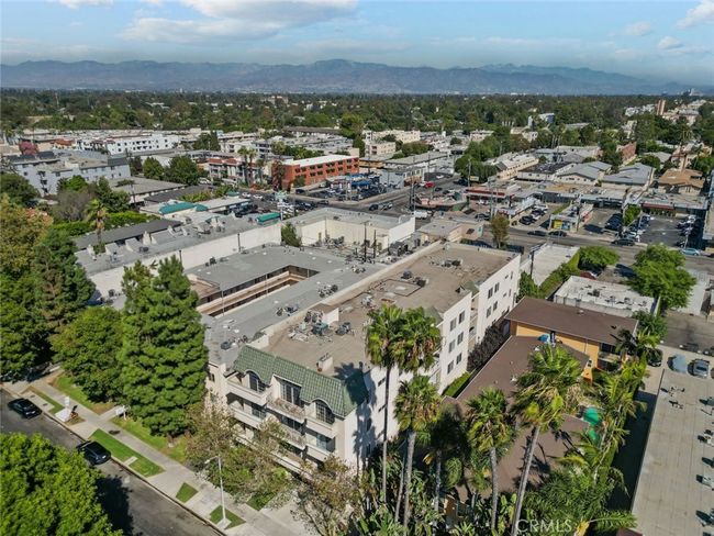 102 - 4348 Mammoth Ave, Condo with 2 bedrooms, 3 bathrooms and null parking in Sherman Oaks CA | Image 32
