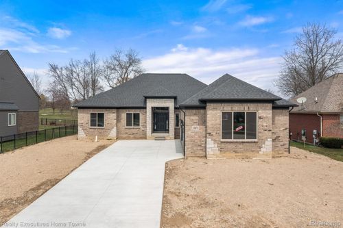 35873 Glenville Dr, New Baltimore, MI, 48047-5861 | Card Image