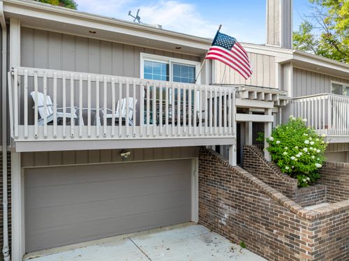 814 Kendall Ln, Lake Geneva, WI, 53147-1059 | Card Image