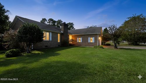812 Pelican Dr, New Bern, NC, 28560-9027 | Card Image