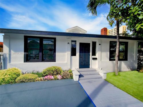 front-900 Sw 8th Ct, Miami, FL, 33130-3714 | Card Image