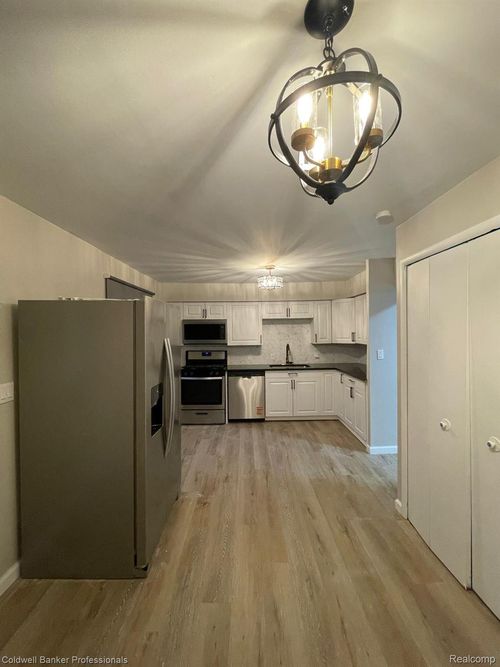 32105 Genessee St, Westland, MI, 48186-4783 | Card Image