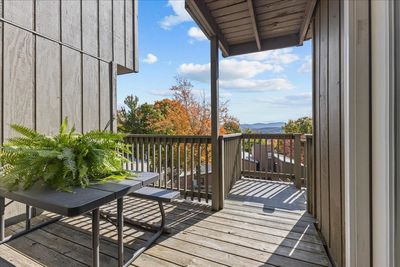 74 - 10 Tower Hill, Condo with 3 bedrooms, 1 bathrooms and null parking in Warren VT | Image 2