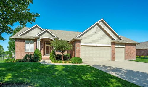 3315 N Den Hollow Cir, Wichita, KS, 67205-8763 | Card Image