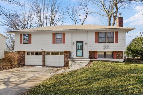 504 Brookridge Dr, Harrisonville, MO, 64701-2910 | Card Image