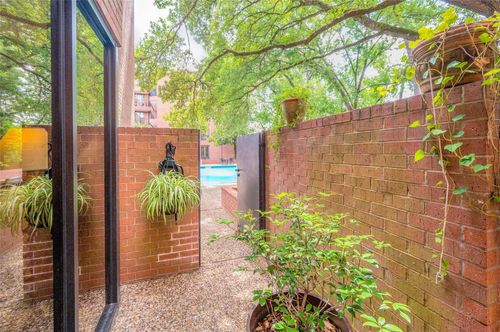 apt-114-9333 Memorial Dr, Houston, TX, 77024-5736 | Card Image