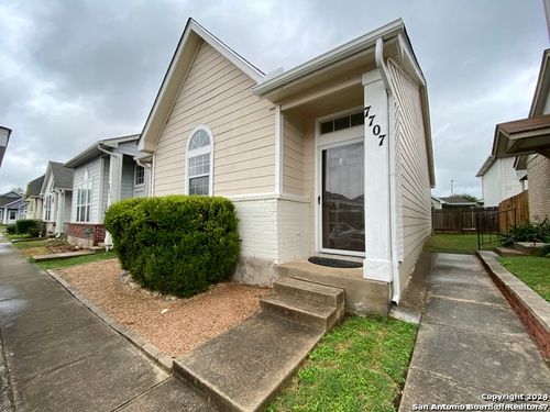 7707 Crown Gate Dr, San Antonio, TX, 78251-1724 | Card Image