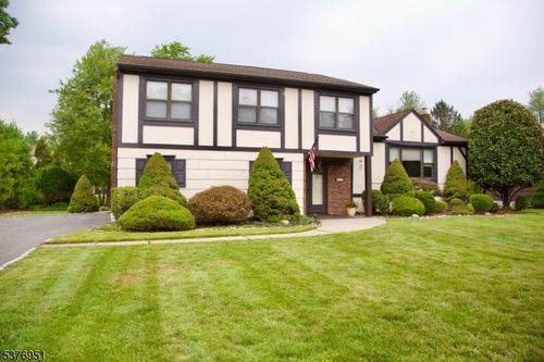 15 Tuscan Pl, East Hanover, NJ, 07936-3327 | Card Image