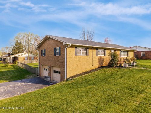 7552 Berkshire Blvd, Powell, TN, 37849-3727 | Card Image