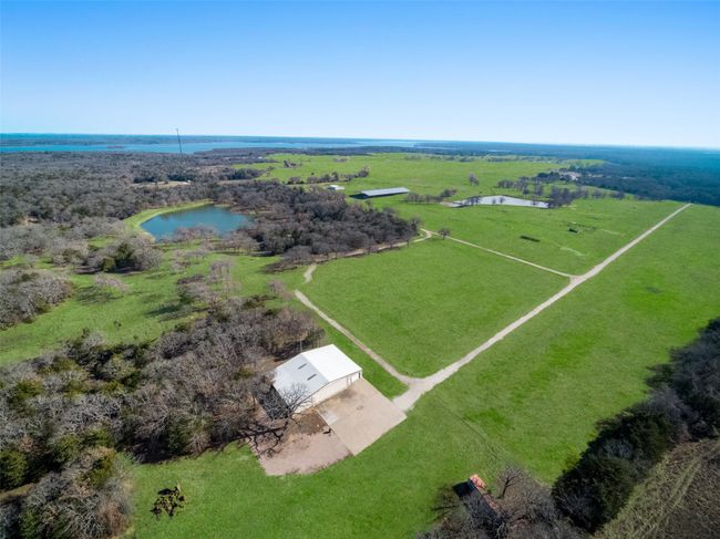 Hangar has a 2 bed 2 bath apartment in rear | Image 14