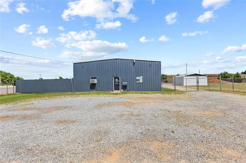 1401 S 14th St, Clinton, OK, 73601-9723 | Card Image