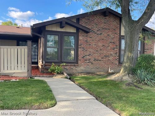 2806 Roundtree Drive, Troy, MI, 48083 | Card Image