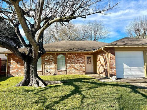 2406 Farriers Bend Dr, Friendswood, TX, 77546-2617 | Card Image